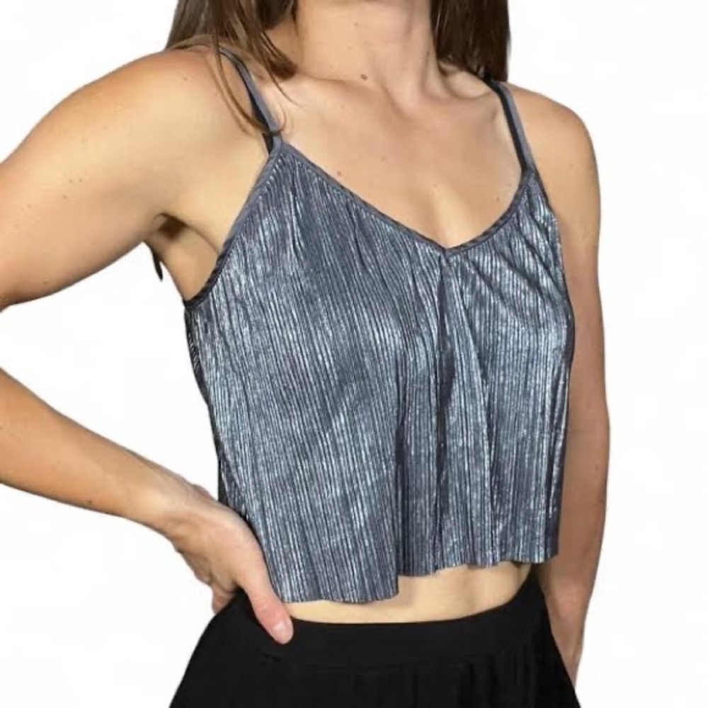 BY VICTORIA SECRET Metallic Silver Pleated Crop Cami Tank Size Large!❤️
